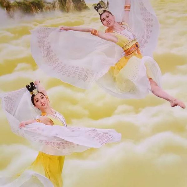 Shen Yun 2 Female Dancers